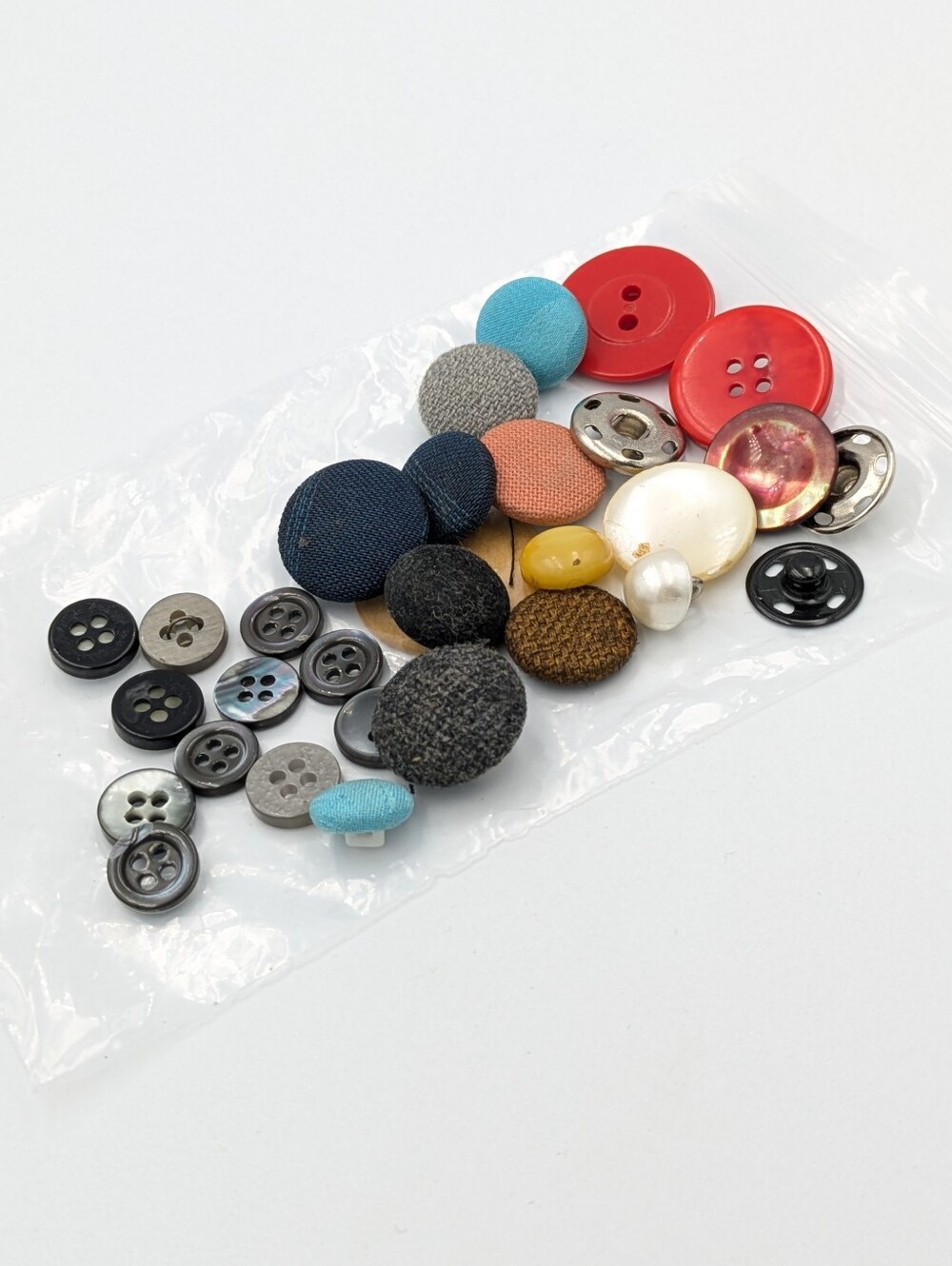 Mixed lot of vintage buttons for spares, upcycling, or crafting